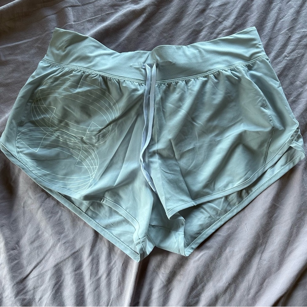 Under Armour | HeatGear Running shorts | Light Gray | Size L